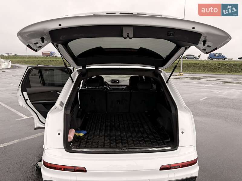 Позашляховик / Кросовер Audi Q7 2016 в Сиховому