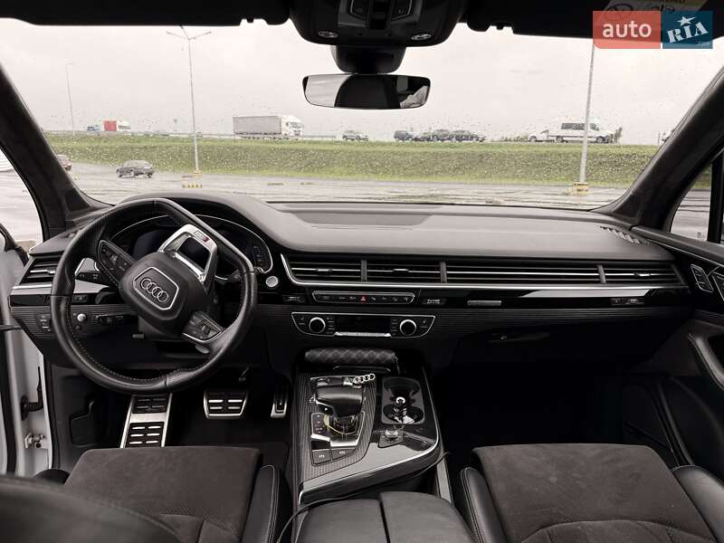 Позашляховик / Кросовер Audi Q7 2016 в Сиховому