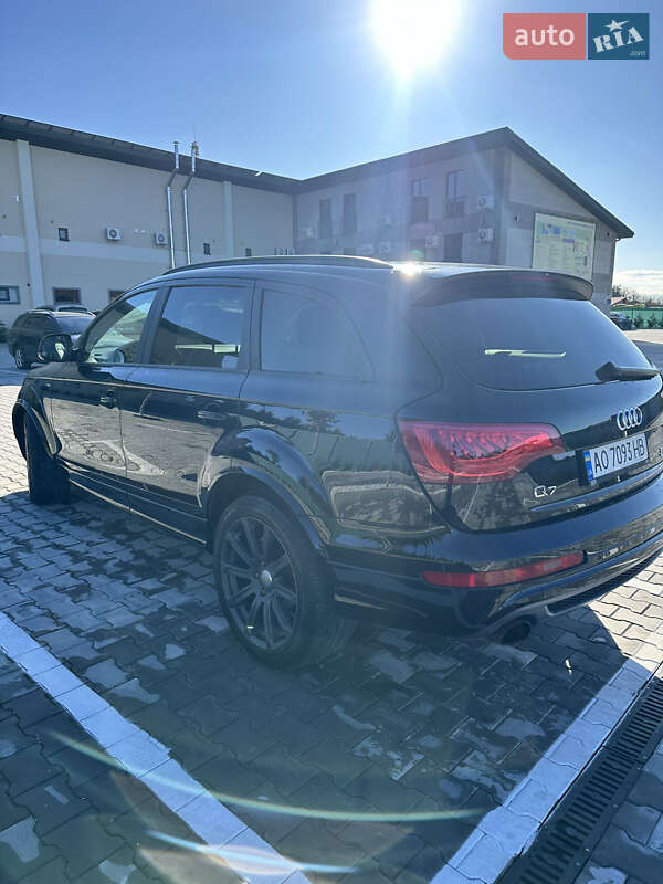 Позашляховик / Кросовер Audi Q7 2013 в Виноградові