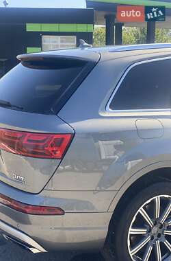 Внедорожник / Кроссовер Audi Q7 2017 в 