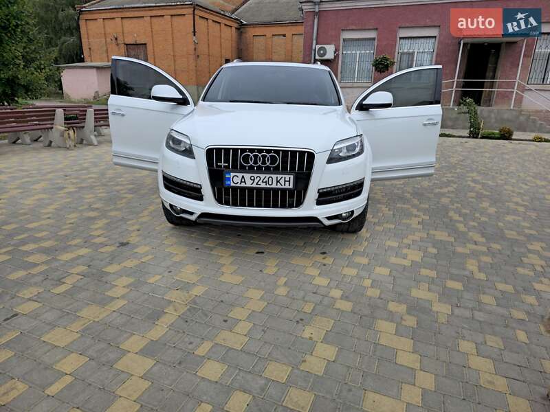 Внедорожник / Кроссовер Audi Q7 2015 в 