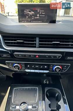 Позашляховик / Кросовер Audi Q7 2016 в 