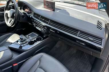 Позашляховик / Кросовер Audi Q7 2016 в 
