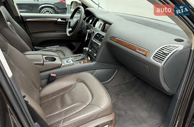 Позашляховик / Кросовер Audi Q7 2011 в 