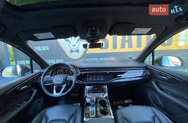 Позашляховик / Кросовер Audi Q7 2021 в 