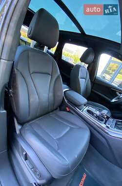 Позашляховик / Кросовер Audi Q7 2021 в 