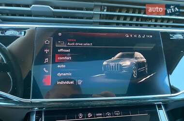 Позашляховик / Кросовер Audi Q7 2021 в 