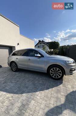 Позашляховик / Кросовер Audi Q7 2018 в 