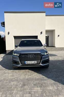 Позашляховик / Кросовер Audi Q7 2018 в 