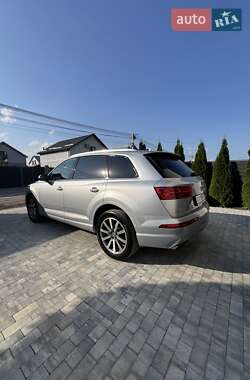 Позашляховик / Кросовер Audi Q7 2018 в 