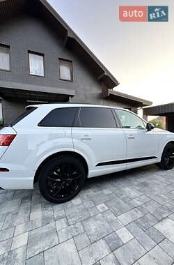 Внедорожник / Кроссовер Audi Q7 2017 в 