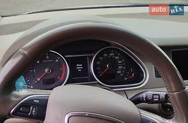 Внедорожник / Кроссовер Audi Q7 2015 в 