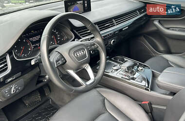 Позашляховик / Кросовер Audi Q7 2017 в 