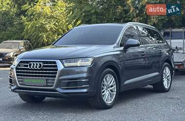 Позашляховик / Кросовер Audi Q7 2015 в 