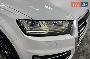 Позашляховик / Кросовер Audi Q7 2016 в 