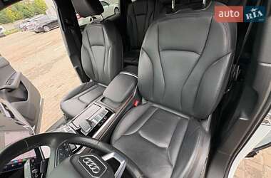 Позашляховик / Кросовер Audi Q7 2021 в 