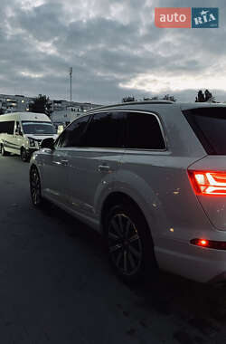 Позашляховик / Кросовер Audi Q7 2016 в 
