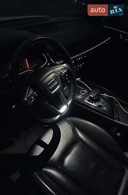 Позашляховик / Кросовер Audi Q7 2016 в 