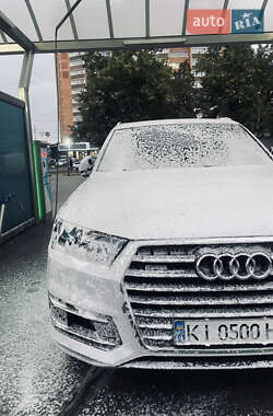 Позашляховик / Кросовер Audi Q7 2016 в 