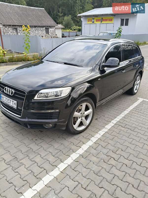 Позашляховик / Кросовер Audi Q7 2009 в 