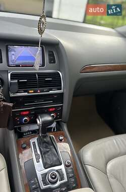 Позашляховик / Кросовер Audi Q7 2012 в 
