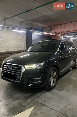 Внедорожник / Кроссовер Audi Q7 2015 в 