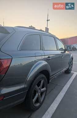 Позашляховик / Кросовер Audi Q7 2015 в 