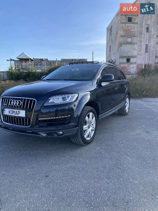 Позашляховик / Кросовер Audi Q7 2011 в 