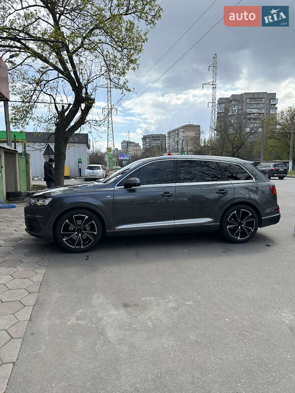 Внедорожник / Кроссовер Audi Q7 2015 в Одессе