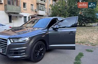 Позашляховик / Кросовер Audi Q7 2018 в 