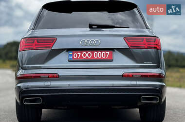Внедорожник / Кроссовер Audi Q7 2017 в 