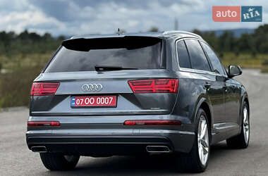 Внедорожник / Кроссовер Audi Q7 2017 в 