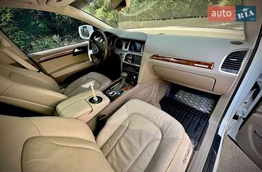 Позашляховик / Кросовер Audi Q7 2013 в 