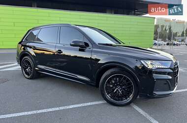 Внедорожник / Кроссовер Audi Q7 2020 в 