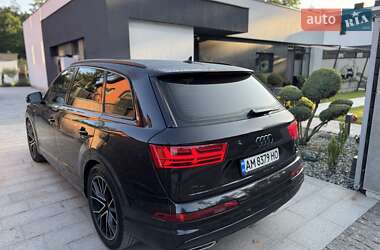 Позашляховик / Кросовер Audi Q7 2018 в 
