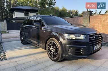 Позашляховик / Кросовер Audi Q7 2018 в 