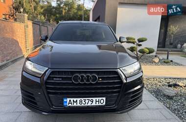 Позашляховик / Кросовер Audi Q7 2018 в 