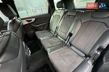 Позашляховик / Кросовер Audi Q7 2018 в 