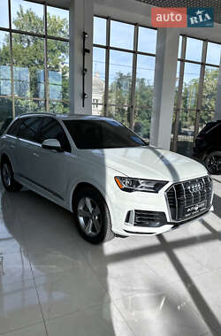 Позашляховик / Кросовер Audi Q7 2019 в 