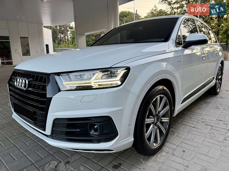 Позашляховик / Кросовер Audi Q7 2015 в Дніпрі