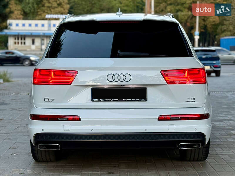 Позашляховик / Кросовер Audi Q7 2015 в Дніпрі