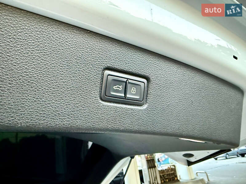 Позашляховик / Кросовер Audi Q7 2015 в Дніпрі