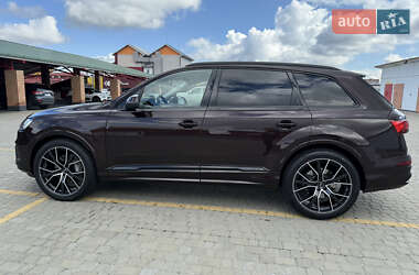 Позашляховик / Кросовер Audi Q7 2022 в 