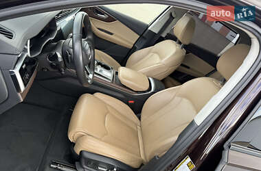 Позашляховик / Кросовер Audi Q7 2022 в 