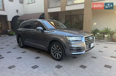 Позашляховик / Кросовер Audi Q7 2016 в 