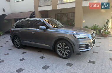 Позашляховик / Кросовер Audi Q7 2016 в 