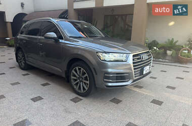 Позашляховик / Кросовер Audi Q7 2016 в 