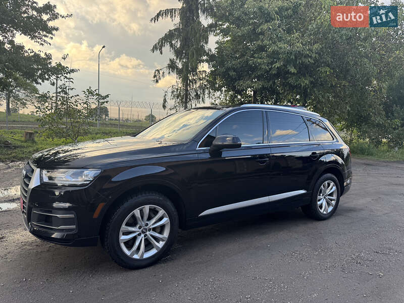 Позашляховик / Кросовер Audi Q7 2019 в Дубні