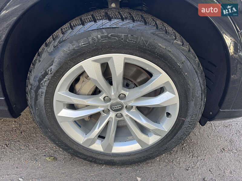 Позашляховик / Кросовер Audi Q7 2019 в Дубні