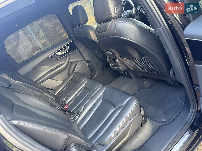 Позашляховик / Кросовер Audi Q7 2019 в Дубні
